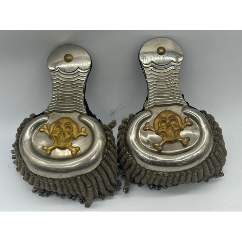 195 - Pair of shoulder scales, Brunswick Hussars