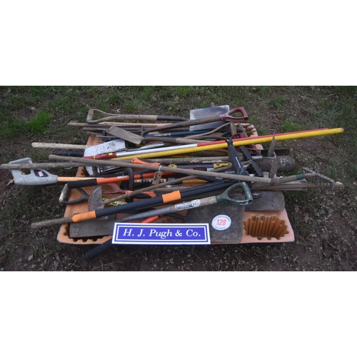 128 - Pallet of garden tools