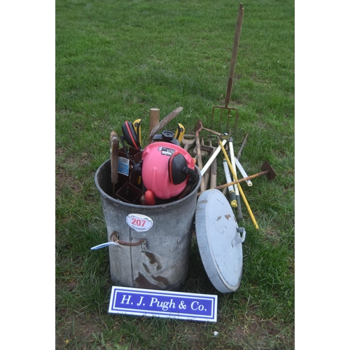 207 - Quantity of garden tools