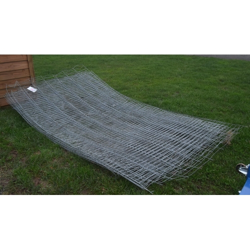 1247 - Metal mesh fencing 3.1m x 1.8m - 13