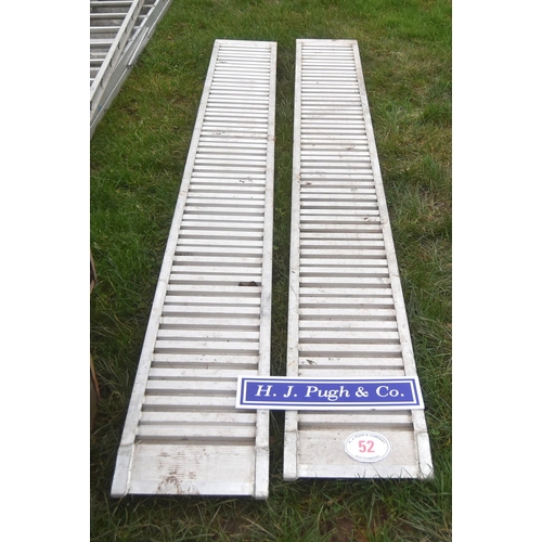 52 - Pair of 9ft loading ramps