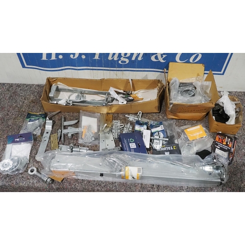 398 - Assorted gate hinges, latches and bolts