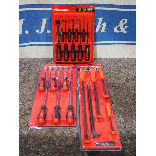 469 - Various pry bars, gasket scrapers and panel remover tools