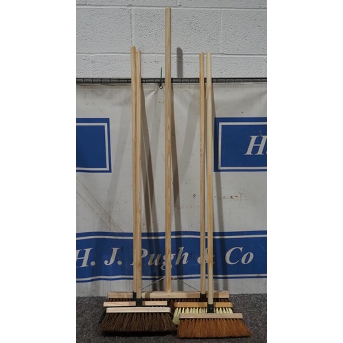 470 - Assorted brooms - 5