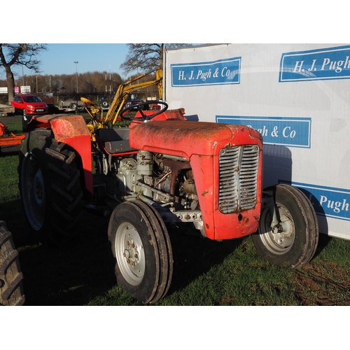 1322 - Massey Ferguson 35 tractor. 4 Cylinder, showing 3059 hours, very good running order, has just had ne... 