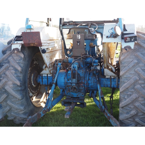 1329 - Ford 7600 4wd tractor. Starts and runs well. Dual power, load monitor, 5105 hours showing. C/w rear ... 