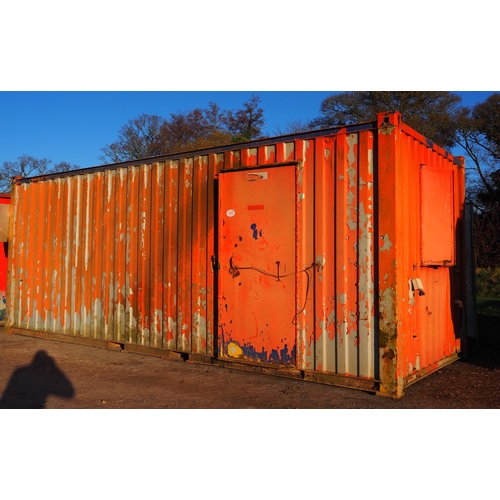 1374 - Shipping container/kitchen 20 x 7½ft
