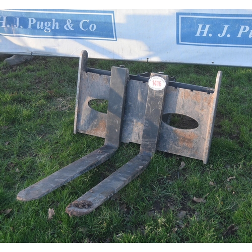 1416 - Mini digger head stock with pallet tines