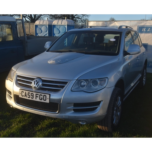 1462A - Volkswagen Touareg. Runs and drives. Reg. CA59 FGO. 125,078 miles. MOT until 9/5/24. V5 and keys in ... 