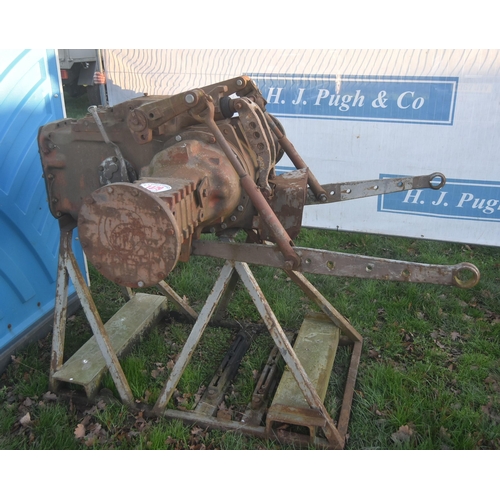 1479 - Tractor rear axle and hydraulic top cover. Believed to be Massey Ferguson 590, Ex college