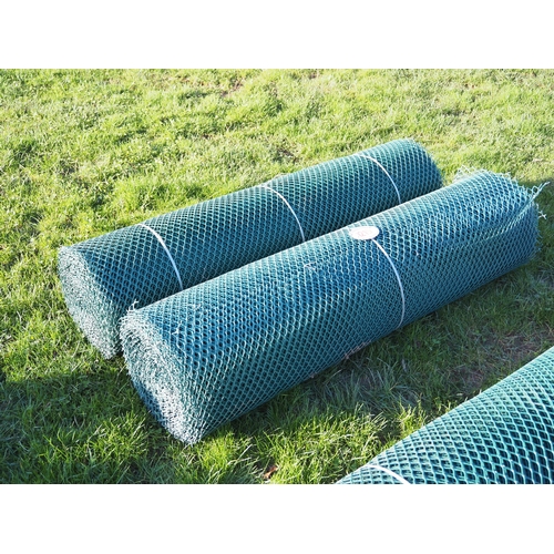 1219 - Green plastic mesh rolls 5ft - 2