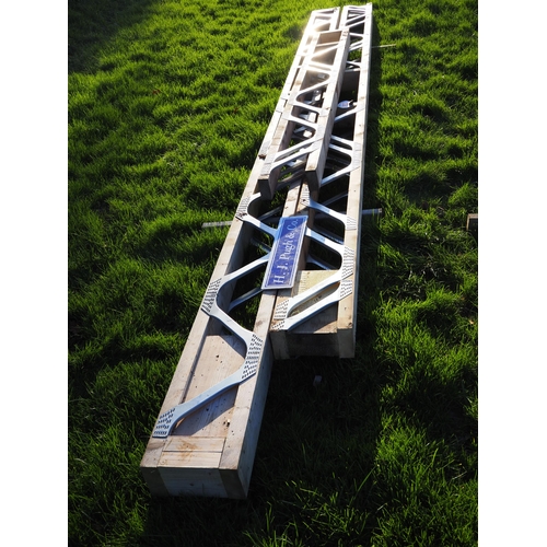 873 - Timber joists mixed sizes - 3