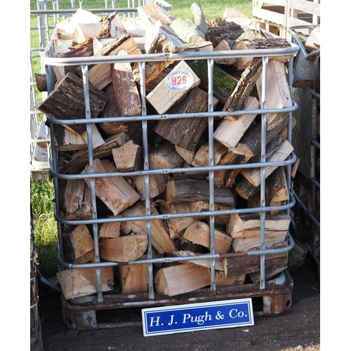 928 - Split wood offcuts