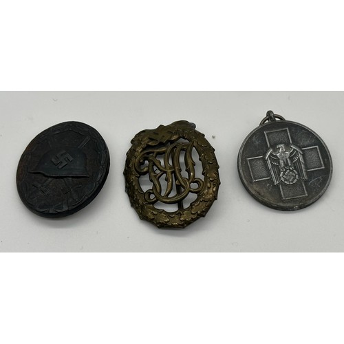 261 - Third Reich social welfare medal, DRL sports medal in bronze and black and wound badge