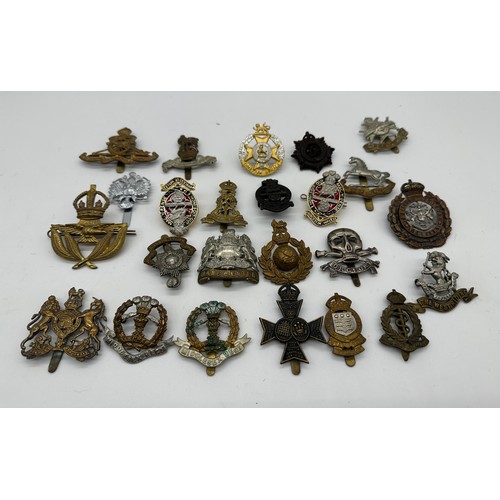 259 - Grouping of British regimental cap badges to include Middlesex, Royal Sussex, Liverpool, West Riding... 