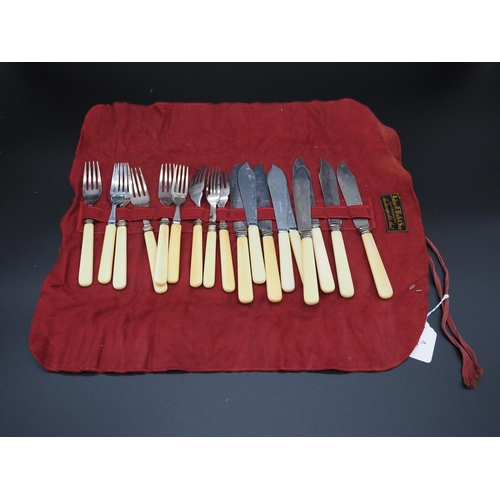 306 - Assorted silver plated fish knives and forks