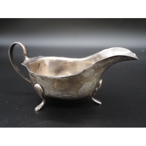 308 - Silver gravy boat, Sheffield 1933. Approx. 151g