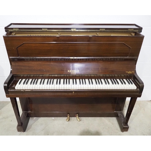 622 - Kemble London upright piano in mahogany case with brass fittings H45