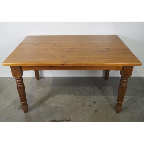 543 - Pine dining table H30