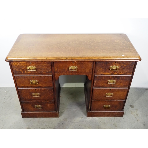 591 - Oak kneehole desk with 9 drawers H30