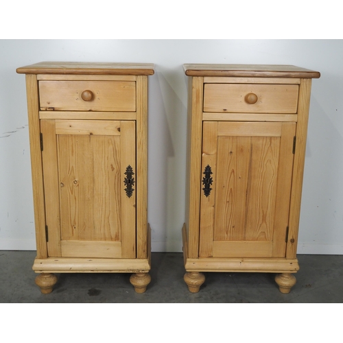 540 - Pair of pine bedside cabinets H31