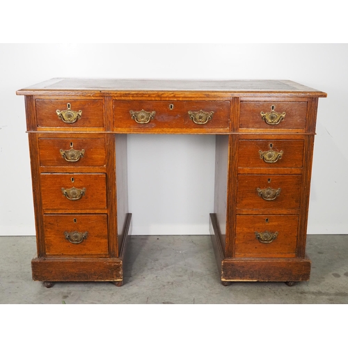 590 - Oak pedestal desk with leather top and 9 drawers H30