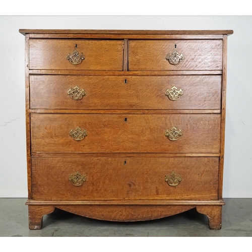 587 - Georgian chest of 2 short and 3 long graduated drawers in oak with brass handles H40½