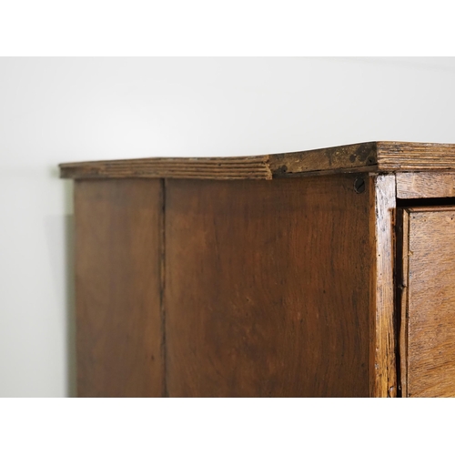 587 - Georgian chest of 2 short and 3 long graduated drawers in oak with brass handles H40½