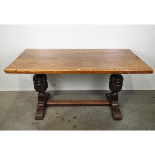 604 - Oak dining table H29