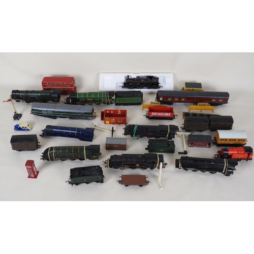 164 - Quantity of OO gauge locomotives, carriages and tenders to include Silver King, Princess Elizabeth, ... 