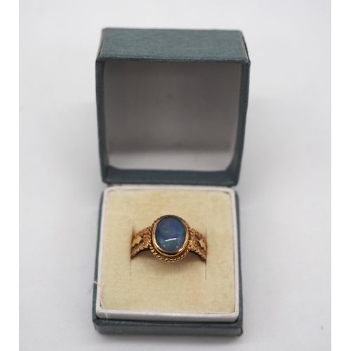 266 - 9ct Gold synthetic opal ring. Size M