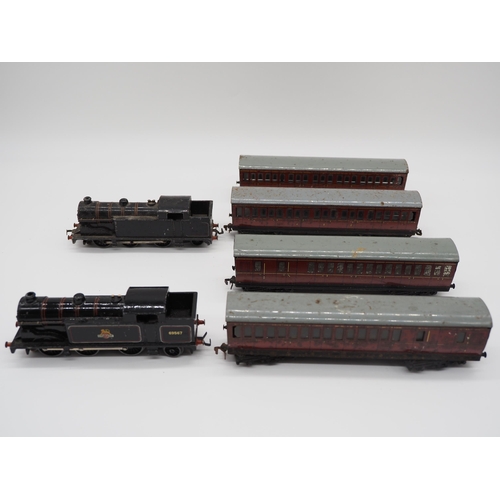 8 - Hornby Meccano 69567 locomotive with 2 carriages - 2