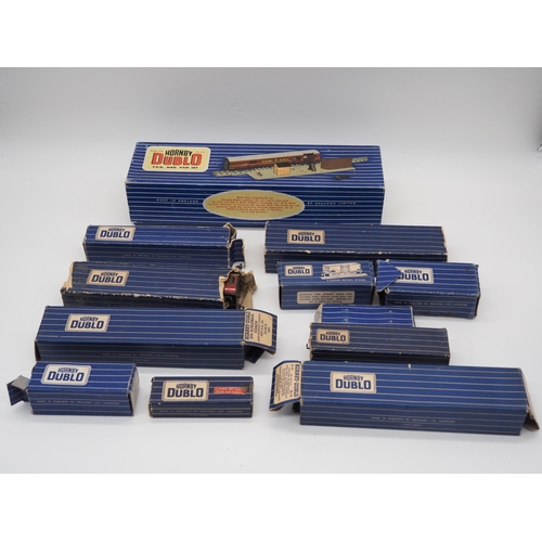 29 - Assorted Hornby Dublo boxed wagons and carriages to include mail van set and D14 suburban coach