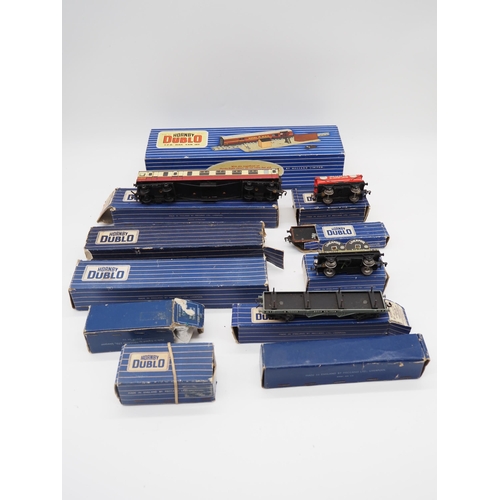 32 - Assorted Hornby boxed wagons and carriages to include mail van set and low sided wagon