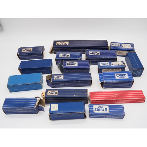 34 - Assorted Hornby boxed wagons and carriages to include bolster wagon and restaurant car