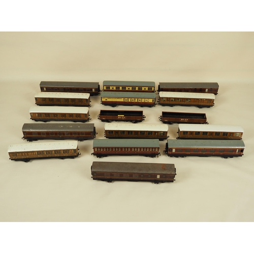 44 - Assorted Hornby OO gauge carriages - 14 and wagons - 2