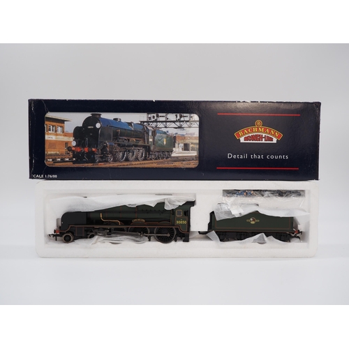 94 - Bachmann 30850 'Lord Nelson' BR Green OO gauge locomotive and tender in box