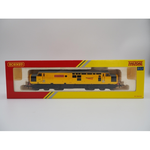 122 - Hornby Railroad R30044 Network Rail Class 37 Co-Co 'Ffestiniog & Welsh Highland Railways' No. 97302 ... 