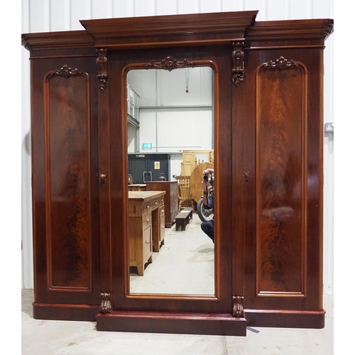 607 - Victorian mahogany break front wardrobe H82