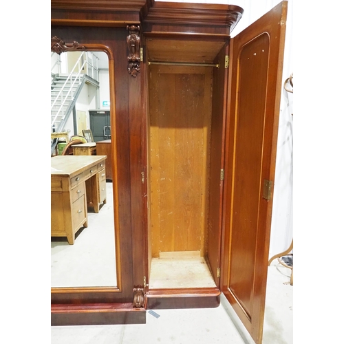 607 - Victorian mahogany break front wardrobe H82