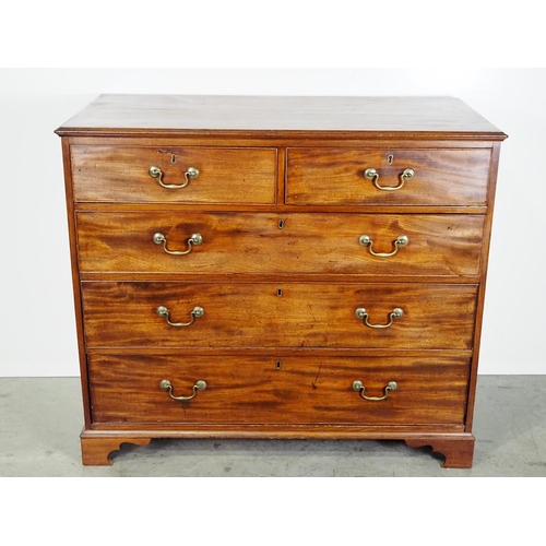 620 - Georgian mahogany chest of 2 short and 3 long graduated drawers H39