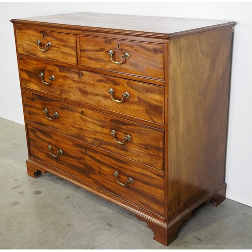 620 - Georgian mahogany chest of 2 short and 3 long graduated drawers H39