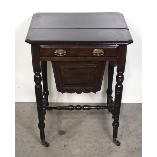 551 - Mahogany worktable with drawers on casters H28