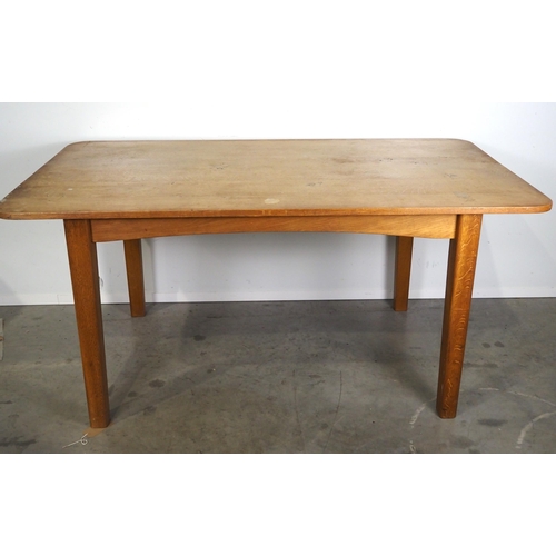 558 - Oak kitchen table H29