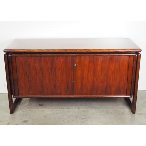 596 - Mid century Danish sideboard with various compartments in rosewood H27