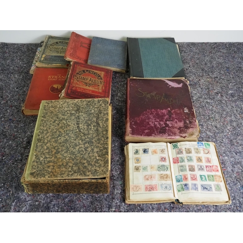 476 - Quantity of vintage stamp albums