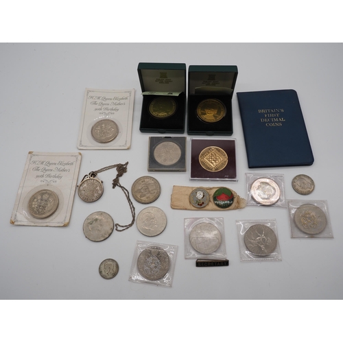 291 - Assorted British commemorative coins and pendants to include Churchill 1965, etc.