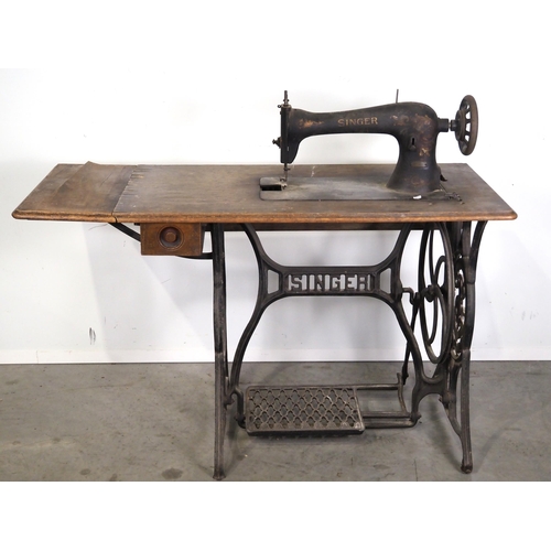 554 - Singer sewing machine on cast iron base