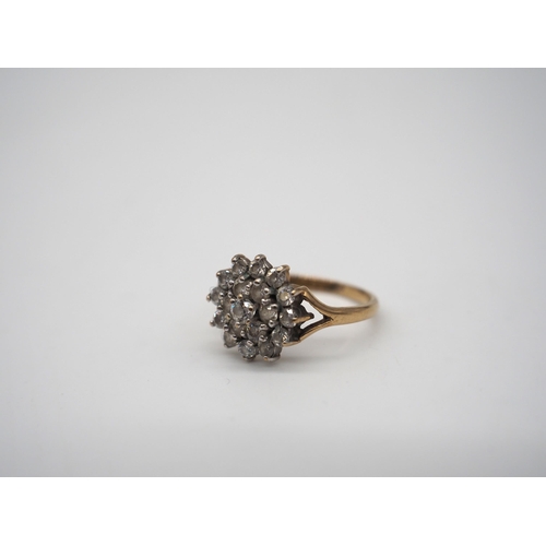 277 - 9ct Cu2 Cluster ring