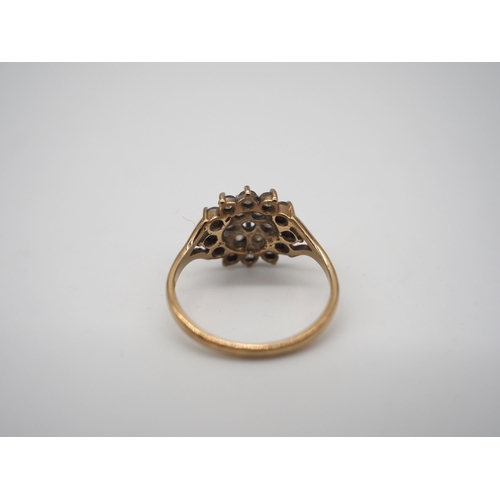 277 - 9ct Cu2 Cluster ring